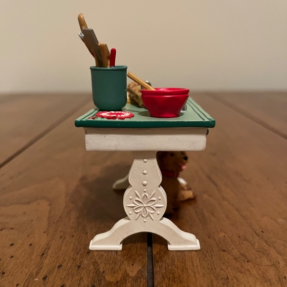 Hallmark Keepsake Mrs. Claus's Kitchen Table 2012 Limited Edition (REPAIRED) - Picture 10 of 14